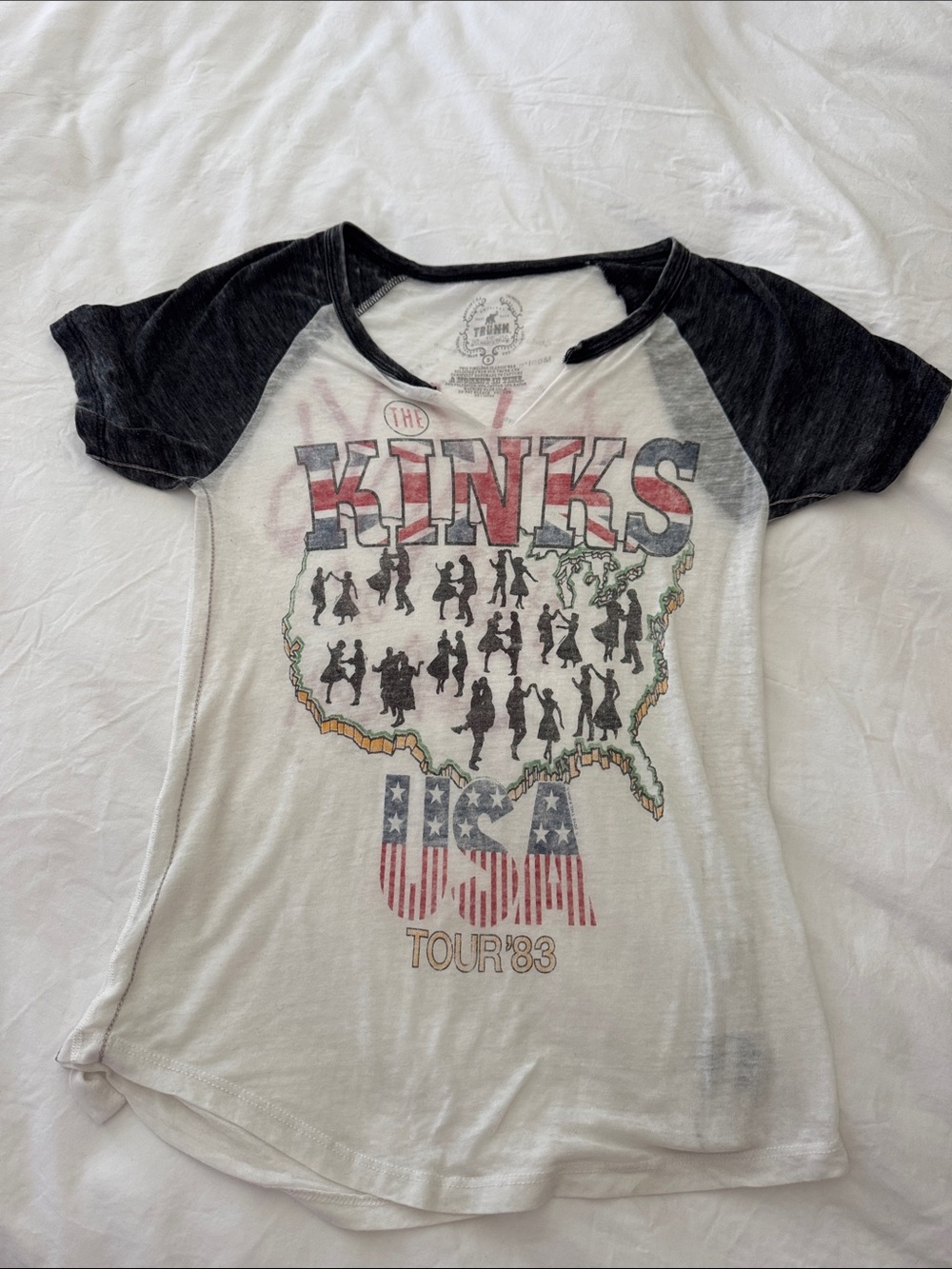 Trunk Ltd Vintage Raglan band tee feat. The Kinks USA Tour '83 “. Small